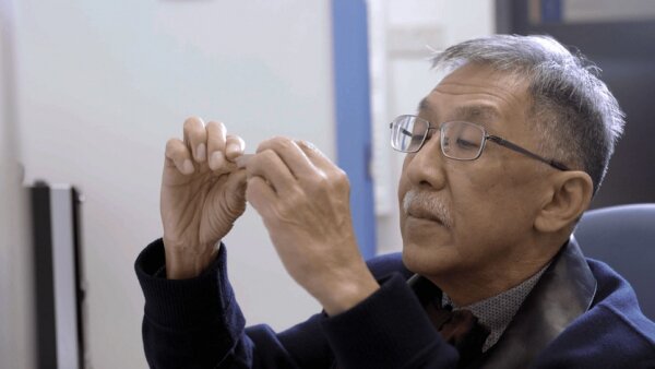 謝國偉教授的「金屬表面的防刮薄膜」於日內瓦國際發明展奪得評判嘉許特別金獎。