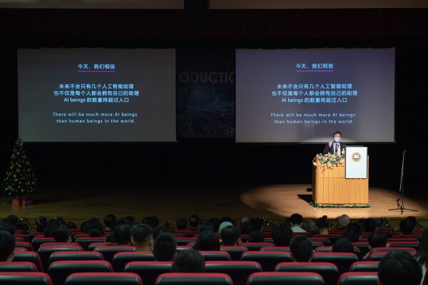 Dr Harry Shum introduced the principle of AI creation from various perspectives.
