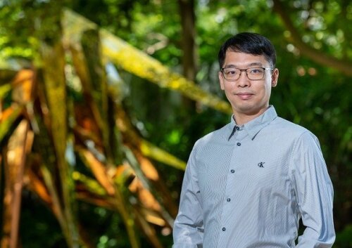 Dr Eric Zhang