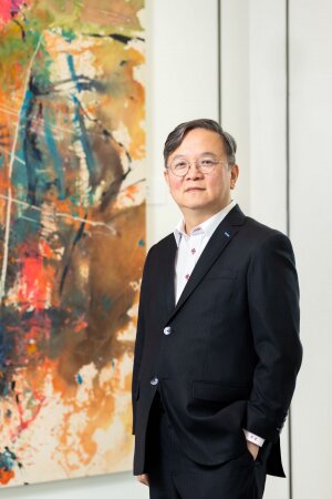 領導「香港人機共生藝術創造平台技術建設」研究計劃的郭毅可教授。 