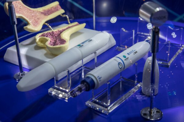 創新太空應用皮下注射器，配合能減輕因太空探索微重力而引起骨質流失的嶄新適配子藥物使用。