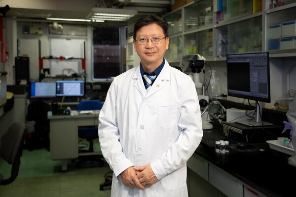 Professor Qiu Jianwen, Professor of the Department of Biology at HKBU