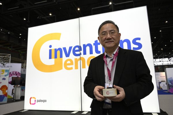 朱福荣教授的「多模式光感探测器及其制造方法」於日内瓦国际发明展夺得金奖。