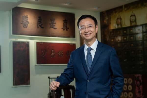 张安德中医药教授及中医药学院副院长（国际合作）贾伟教授获选为欧洲科学院院士。