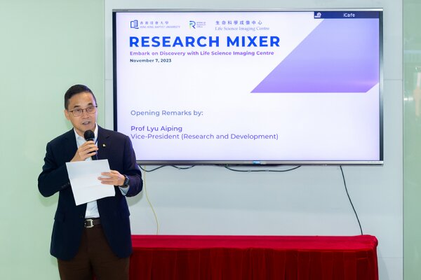 Professor Lyu Aiping, Vice-President (Research and Development), gives an opening remark at the beginning of the event.