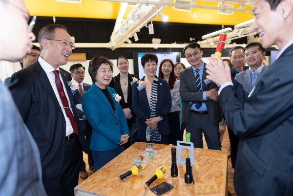 Dr Choi Yuk-lin, Secretary for Education (third left); Professor Alexander Wai, President and Vice-Chancellor of HKBU, and other guests (second left), visit the teaching kits workshop.