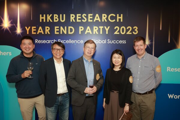 Esteemed HKBU researchers enjoying themselves at the Party.
