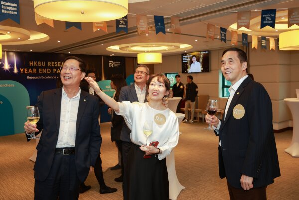 Esteemed HKBU researchers enjoying themselves at the Party.