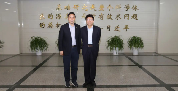 A photo of (left) Professor Lyu and (right) Dr Lan Yujie, member of the party group and Vice President of NSFC.
