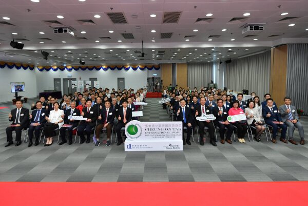A group photo of representatives of HKBU’s senior management, the School of Chinese Medicine, and Government representatives and industry partners. 