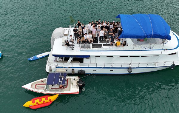 Students and faculty members embark on an adventurous Yacht Day Tour at Shek O, immersing themselves in the relaxing natural scenery.