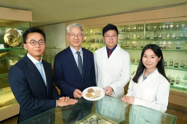 (From left) Dr Danny Yu, Research Assistant Professor, Clinical Division of the School of Chinese Medicine (SCM) at HKBU, Professor Bian Zhaoxiang, Associate Vice-President (Clinical Chinese Medicine) and Chair Professor, Clinical Division of SCM, Dr Cheung Chun-hoi, Assistant Professor of Practice of the Clinical Division of SCM, and Ms Tang Hiu-to, PhD student of SCM.