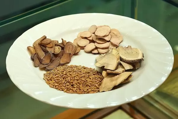 DEP-2306’s core ingredients include Curcumae Radix (鬱金), Paeoniae Radix Alba (白芍), Triticum aestivum (浮小麥), and Acanthopanacis Senticosi Radix et Rhizoma (刺五加).