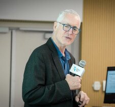 Harvard's Timothy Mitchison shares pioneering journey at HKBU Research Mixer