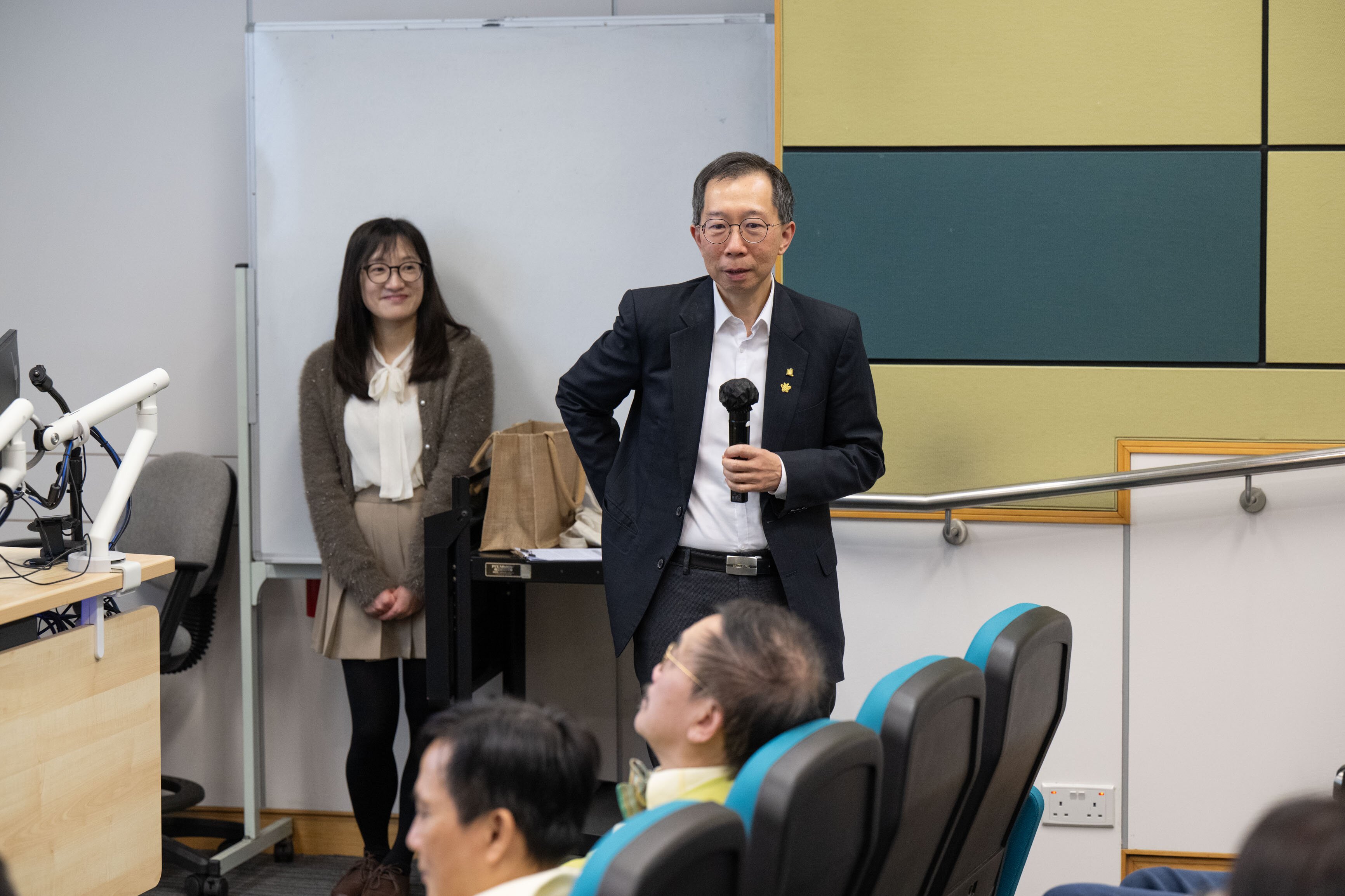 Titled “How to Plan for Academic Success in Biomedical Sciences – From Planning to Publications,” the lecture attracted nearly 50 staff and students and focused on practical approaches to career development and research planning in biomedical sciences.