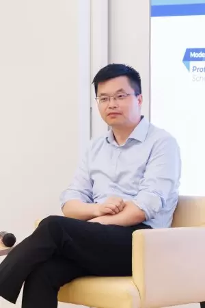 Panel member Professor Xu Jianliang, Chair Professor and Head of the Department of Computer Science, Faculty of Science