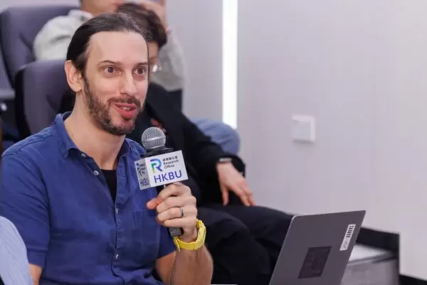 Professor François Mouillot (Department of Humanities and Creative Writing, Faculty of Arts and Social Sciences) and teaching staff inquire about how to best leverage LinkedIn to elevate their professional identities
