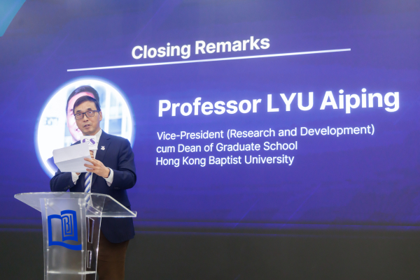 Professor Lyu gives closing remarks for the PhD student presentation and competition session