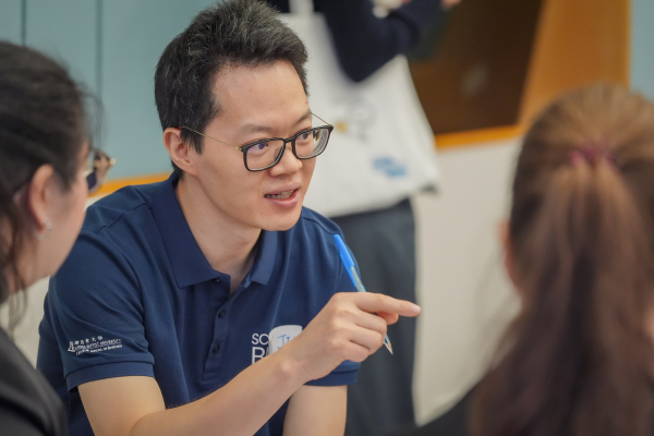 Professor Zhang Jian of the School of Business, one of the facilitators, emphasises the importance of choosing a strong, relevant title for project applications