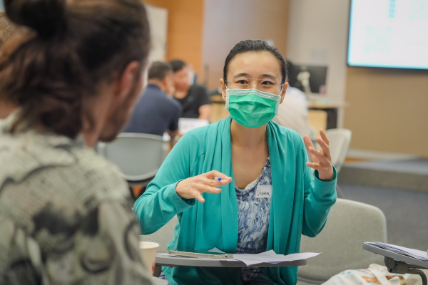 Professor Zhou Shuo from the School of Communication facilitates the roundtable discussion, sharing her insights on GRF and ECS grant applications