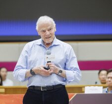 'Father of systems biology' Leroy Hood outlines new era of personalised healthcare at HKBU IoC distinguished lecture