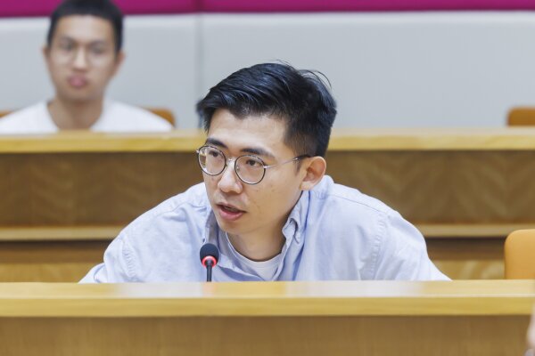 Young scholars seize the opportunity to seek insights from systems biology pioneer Professor Hood