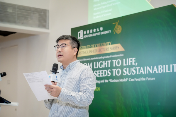 Professor Liao Pan, Assistant Professor of Department of Biology is the master of ceremony of this IoC distinguished lecture