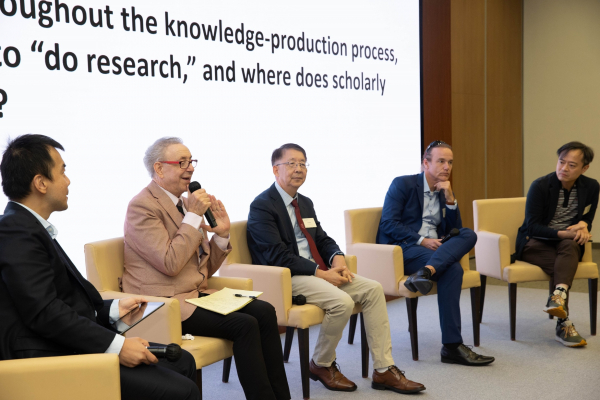 (From left) Professor Ivan Li Yupeng of HKBU moderates the panel session “Horizon Issues in Human–AI Symbiosis”, featuring Professor James E. Katz of Boston University, Professor Ran Wei of HKBU, Professor Jörg Matthes of the University of Vienna and Professor Kenny Chow of HKBU.